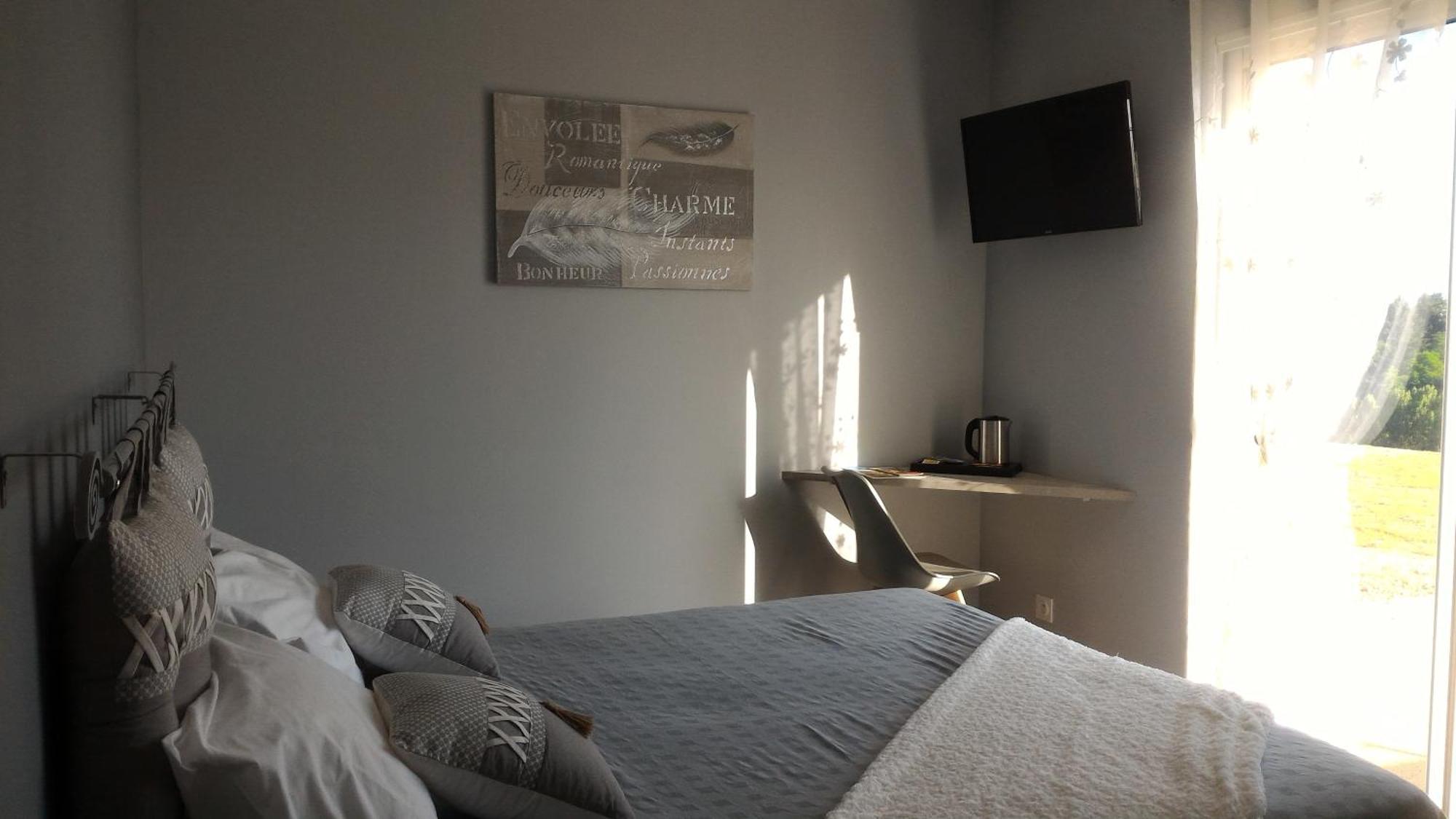 La Sarlamandre, Chambres Et Table D'Hotes Marcillac-Saint-Quentin Eksteriør billede
