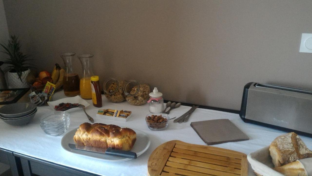 La Sarlamandre, Chambres Et Table D'Hotes Marcillac-Saint-Quentin Eksteriør billede